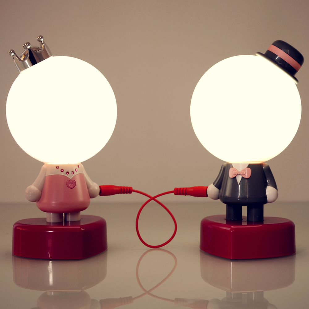Thousands of miles of marriage line holding couples decoration lamp creative charging table lamp night light