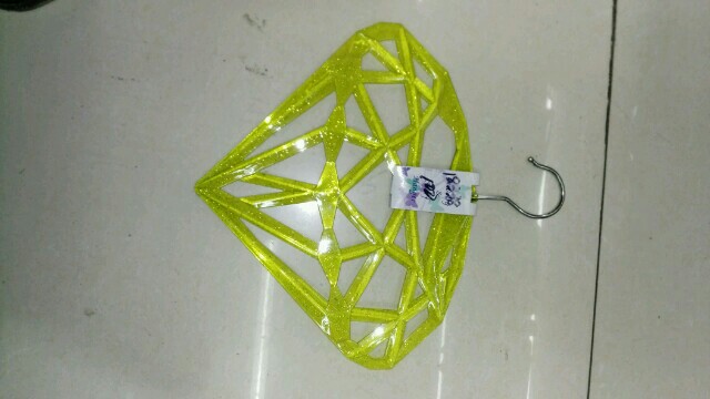 Diamond-shaped clothes hanger