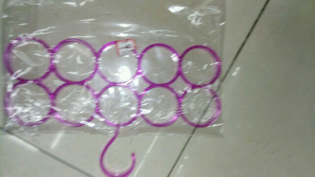 10-Hole. 15-Hole Porous Plastic Multi-Functional Scarf Rack