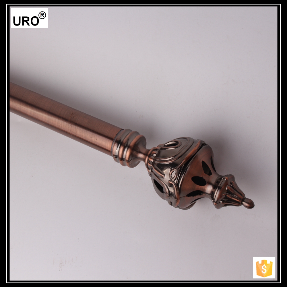 流行的铁制窗帘杆