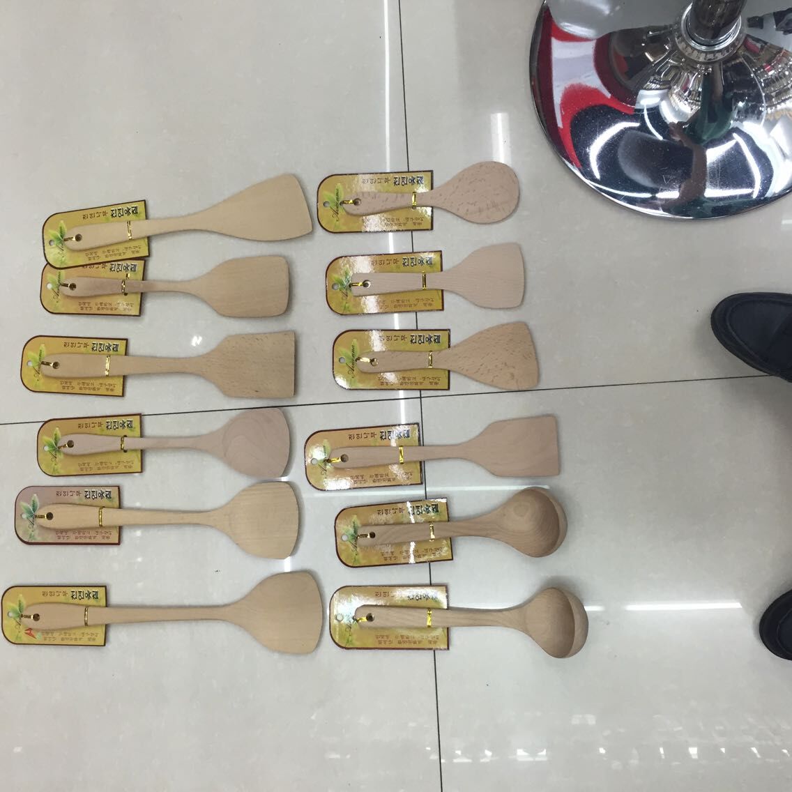 وتباع المطابخ الخشبية في المطابخ مباشرة، مجرفة الدهان الطبيعي 2*7. details Picture