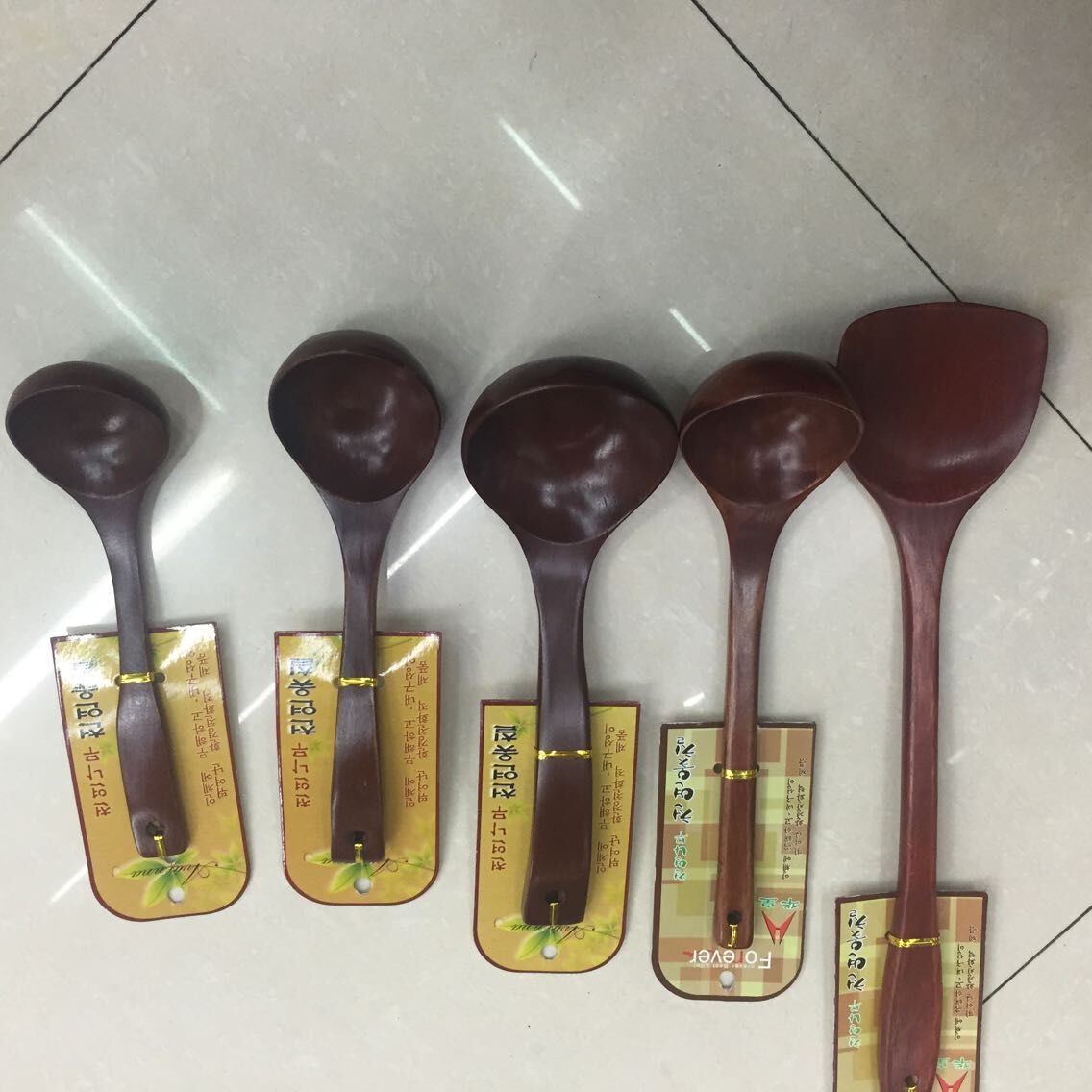 Factory direct sales of kitchen wooden tableware, natural lacquer slanted rice spoons Specification image