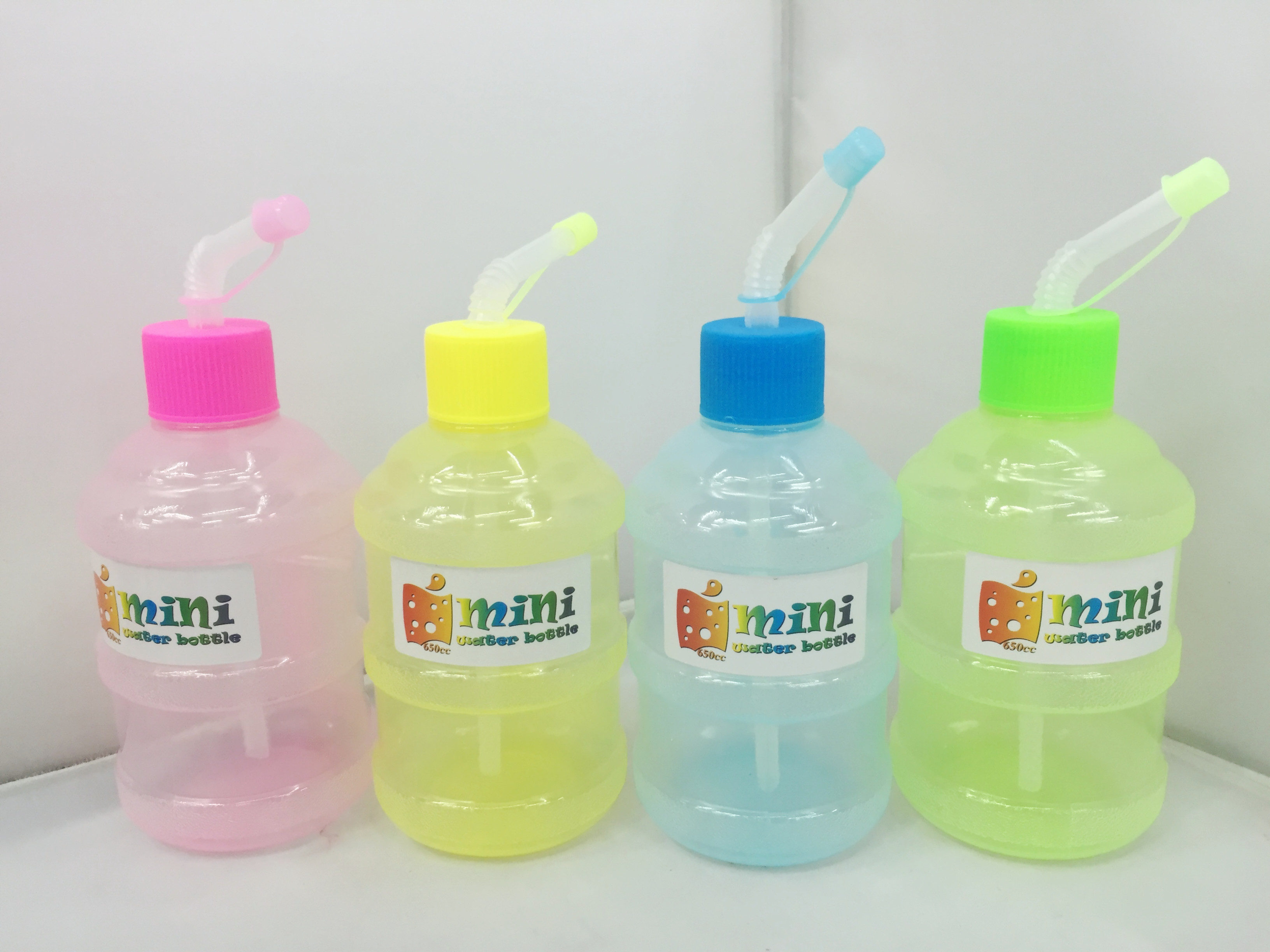 Factory direct sales of plastic water-absorbing cups, drinking cups, large-capacity water-absorbing cups 359-004