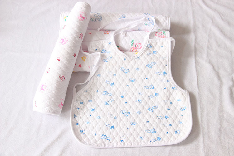 Baby bib, white thermal cotton strap, waterproof drool cover, drool pocket Application Scenario