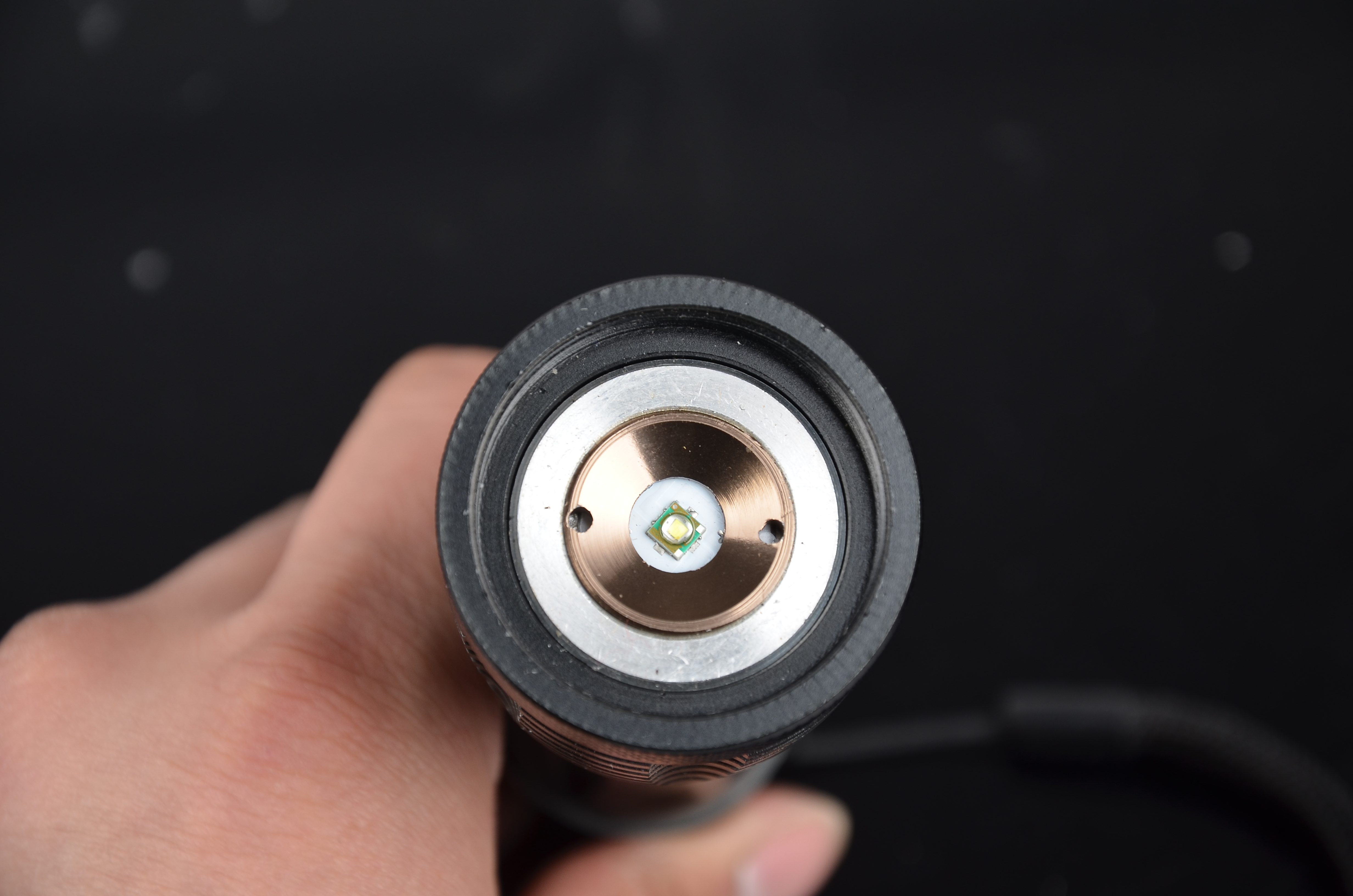 Outdoor high-intensity flashlight, rechargeable LED portable self-defense high-intensity zoom flashlight Specification image