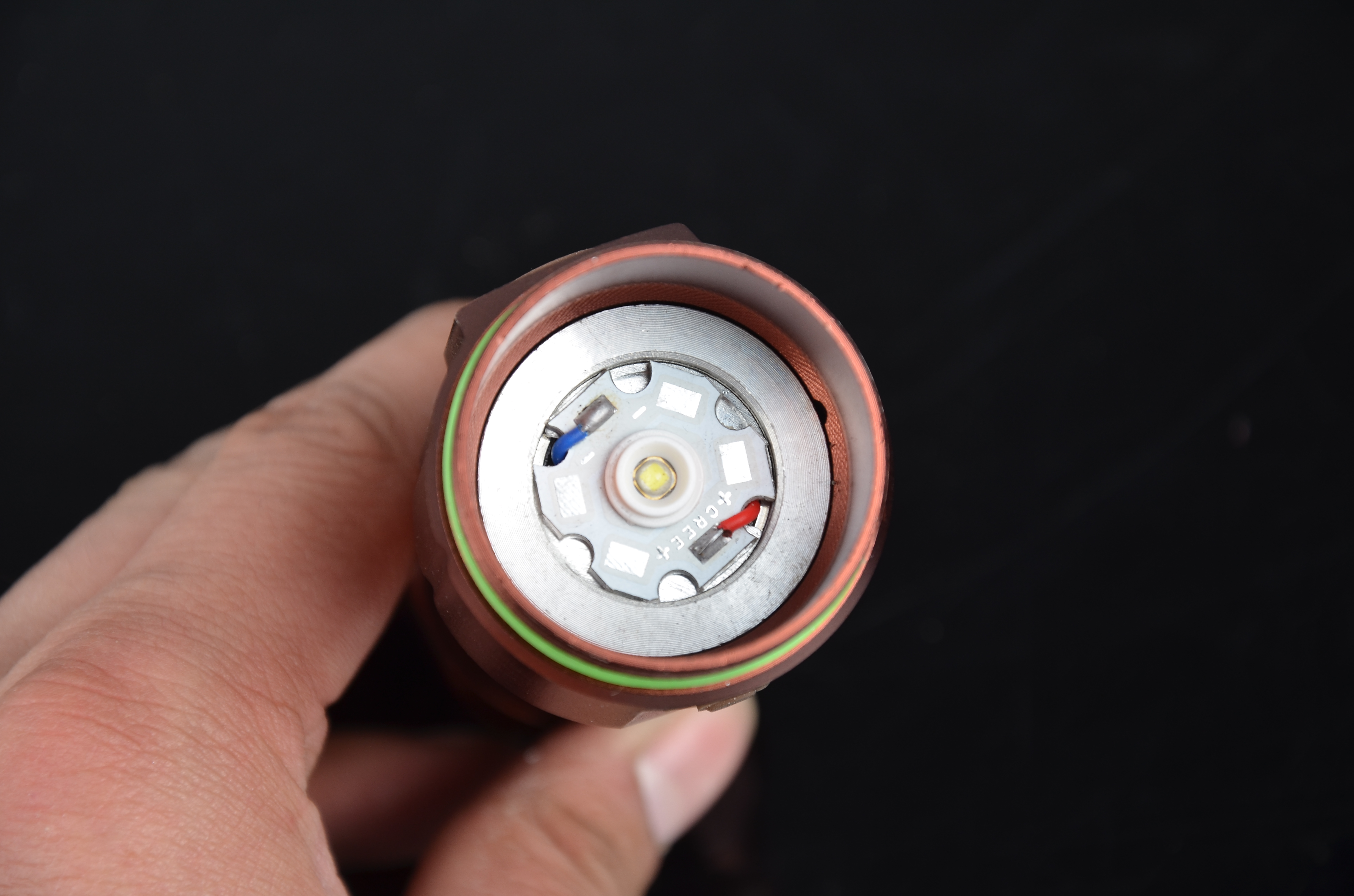 厂家直销6812 强光手电筒 LED电筒手电铝合金 强光手电细节图