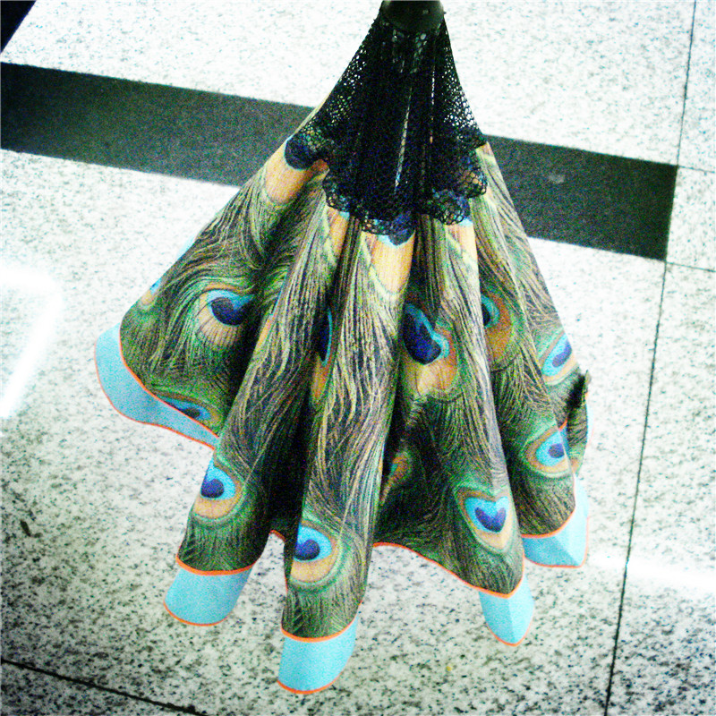Creative car umbrella with reverse opening and closing, double-layer peacock sun umbrella, all-weather umbrella with long handle Application Scenario