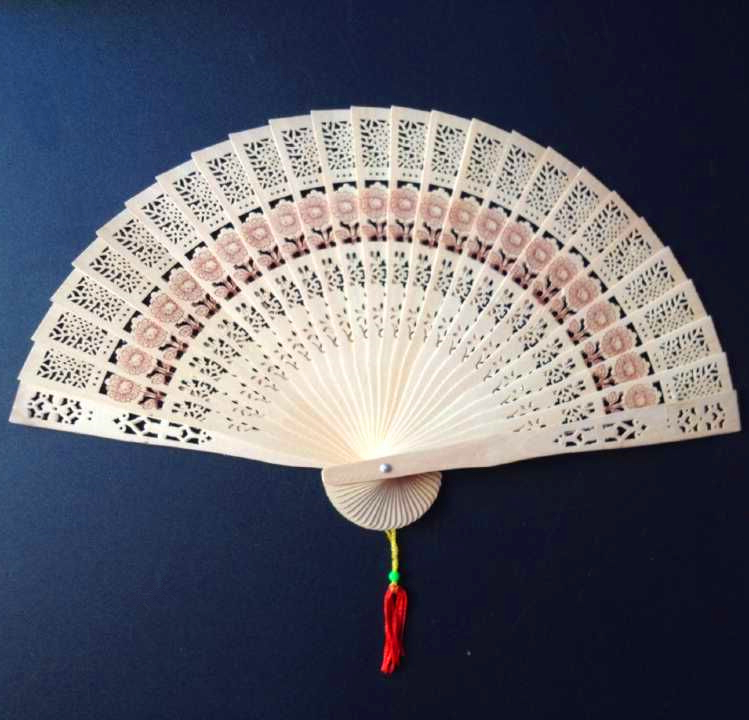 夏季热卖 高档木扇 雕花镂空工艺扇女士香木扇 檀香折扇