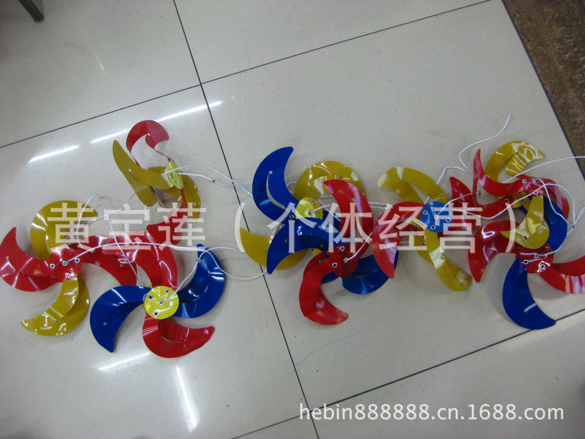 热销供应节庆、派对、室内外装饰用串风车