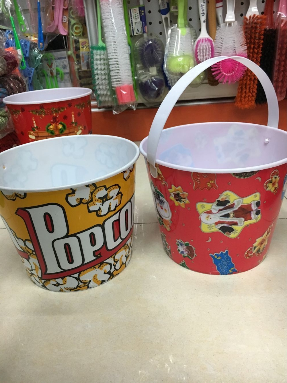 Manufacturers Direct Sales Of Large And Small Plastic Popcorn Bucket With Cover Moisture-Proof Popcorn Bucket Christmas Flower Popcorn Bucket full figure