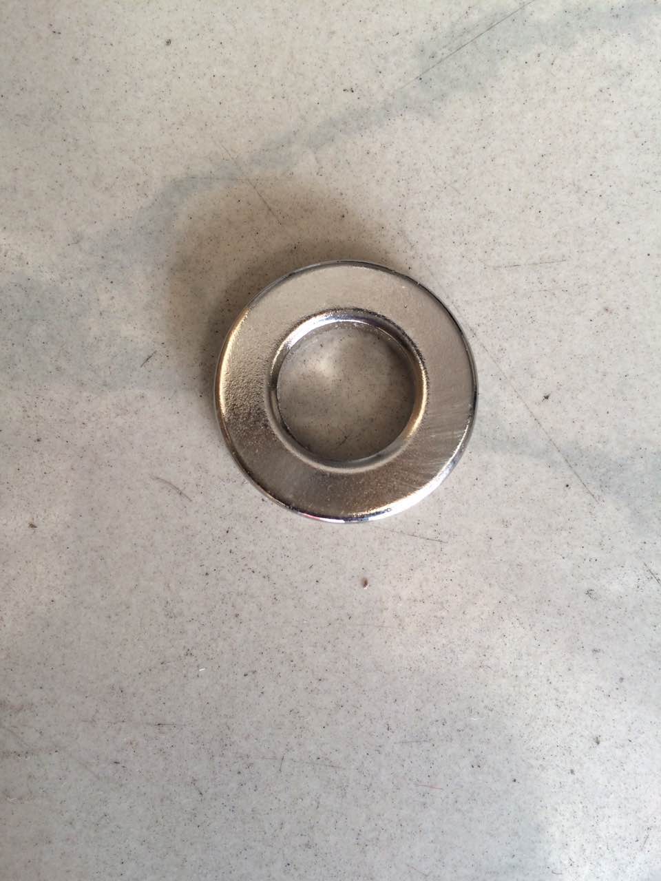 厂家直销车载手机支架专用强磁 圆形打孔磁铁 360度车载支架细节图