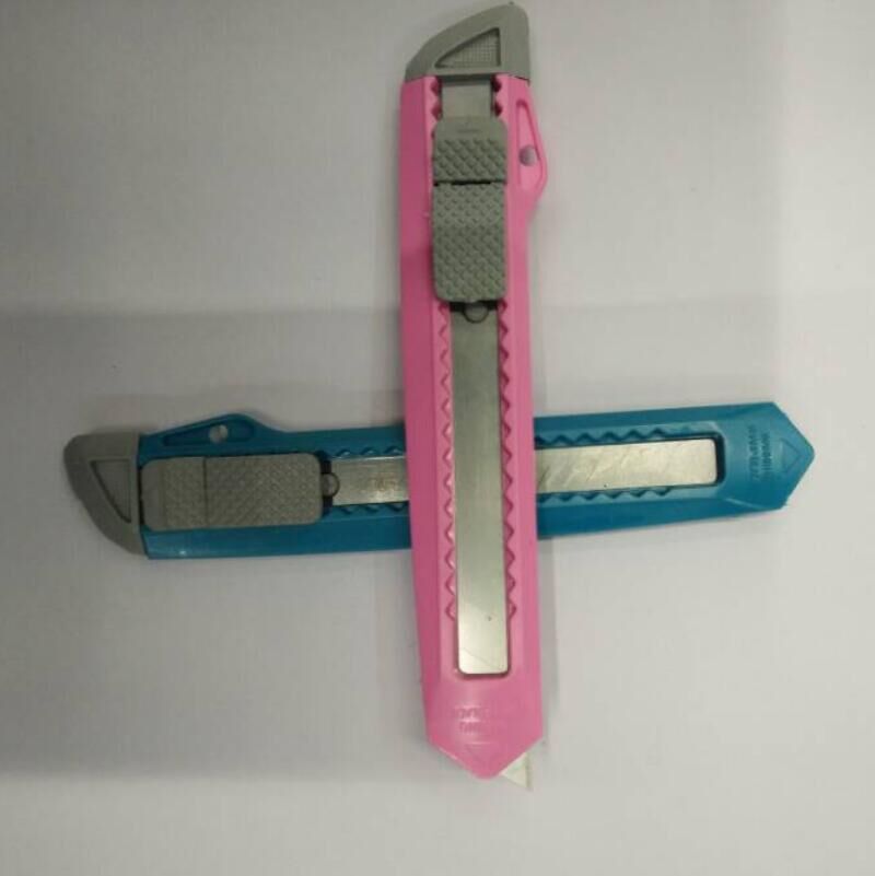 Scissors, scissors, utility knives, woodworking knives, paper cutting knives, 803 utility knives, blades Application Scenario