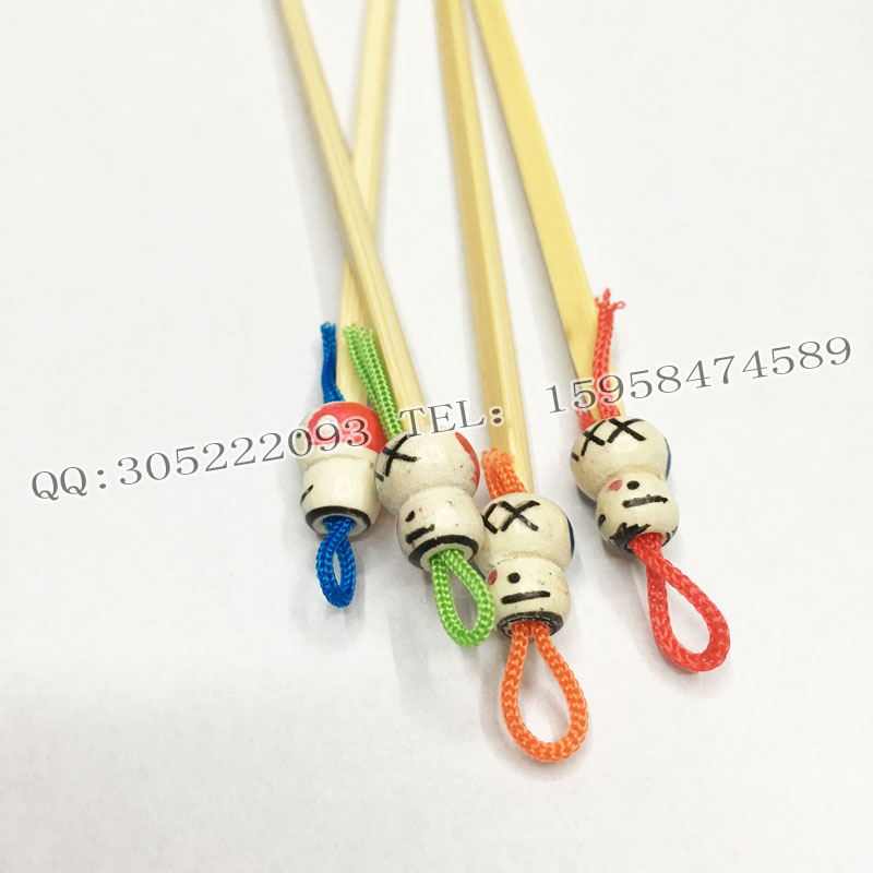 Wholesale Bamboo Ear Scoop Cute Cartoon Doll Head Earpick Portable Application Scenario