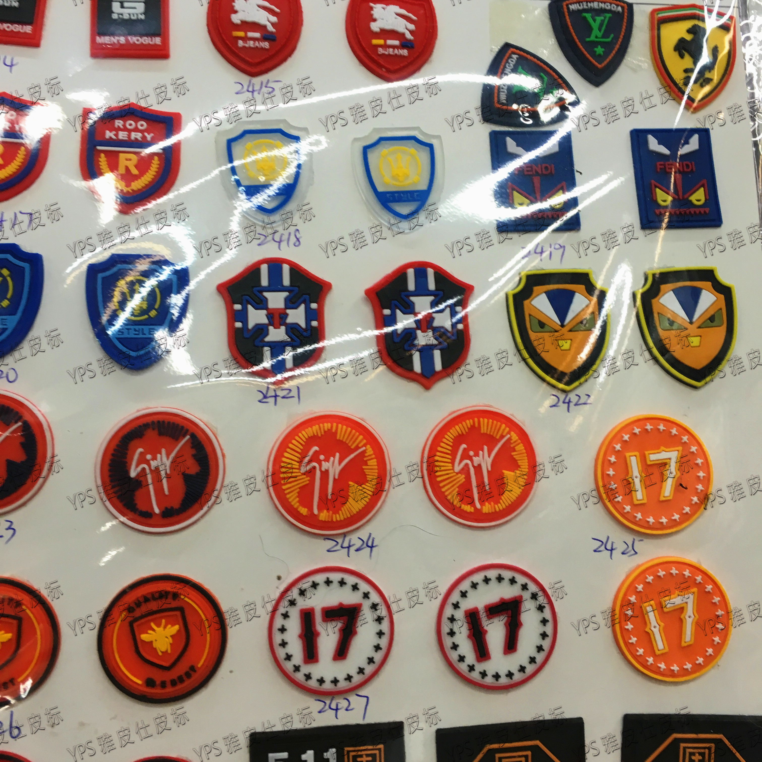 Trademark 滳 Plastic Label Pvc Label Clip 滳 Plastic Cartoon Letters Drop Plastic Pull Scalp Label Manufacturers Direct Sales Application Scenario