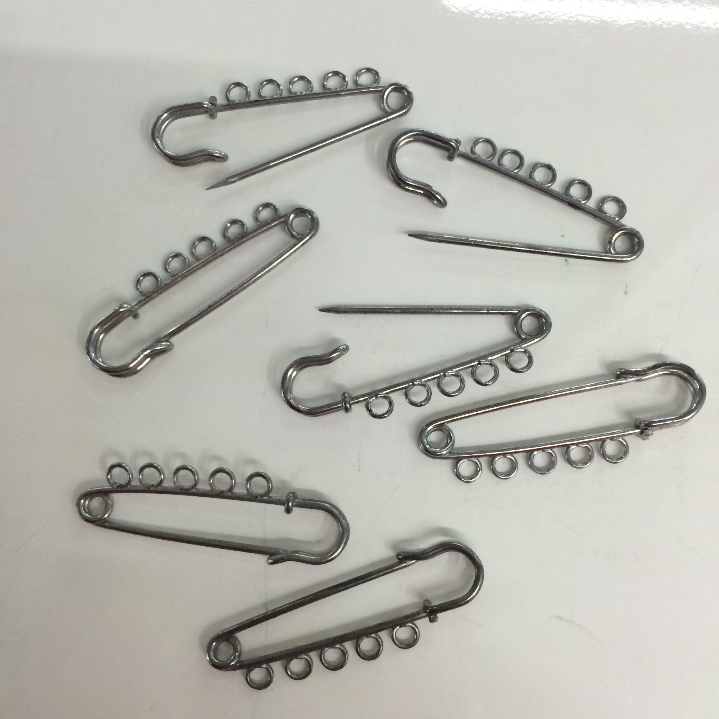 Manufacturers direct insurance hang tag hang grain color paint brooch pin