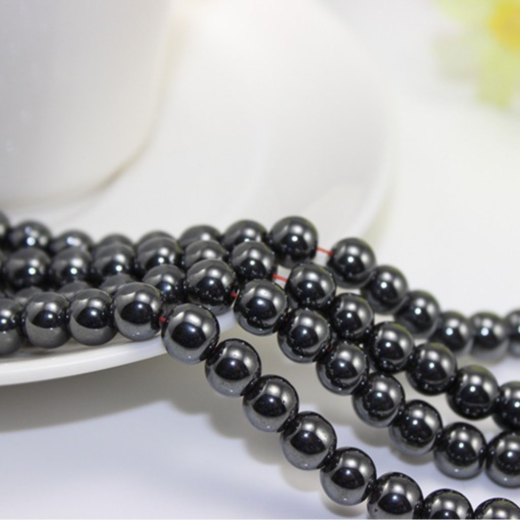 Factory direct sales of pendants, black gallstone necklaces, various styles of pendants, magnetic stone necklaces, and magnetic therapy protecters Application Scenario