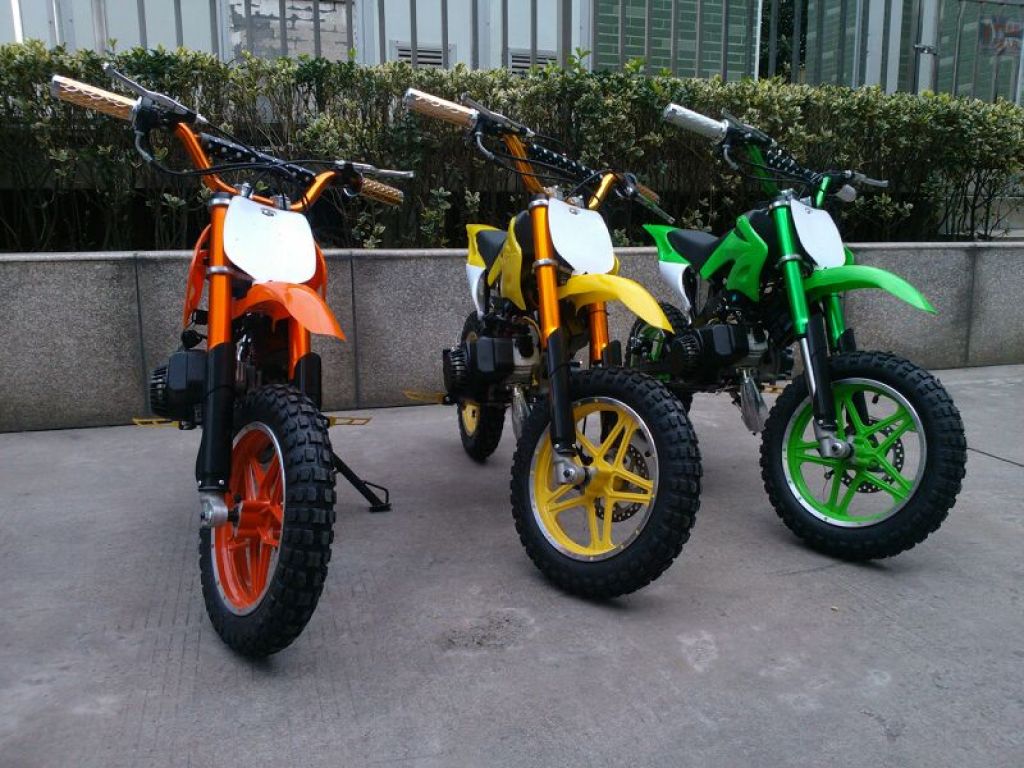 SML-139 49CC Mini Gasoline Kids Medium Size Off-road Application Scenario