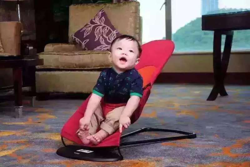 Hot-selling creative multi-functional children's automatic sleep rocking chair for both domestic and foreign trade