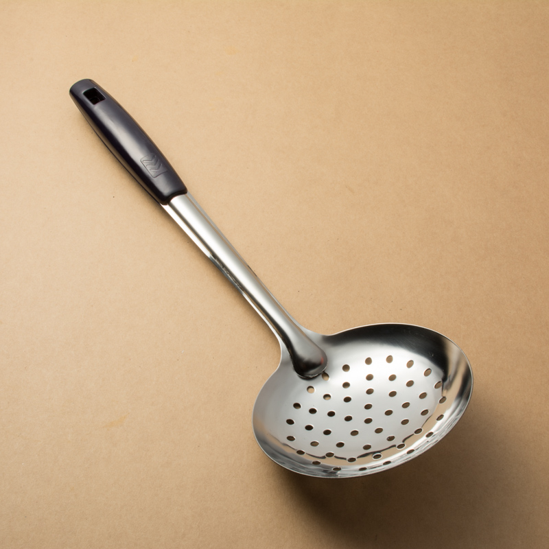 The bakelite red and blue handle spatula missed the rice spoon and meat fork Specification image