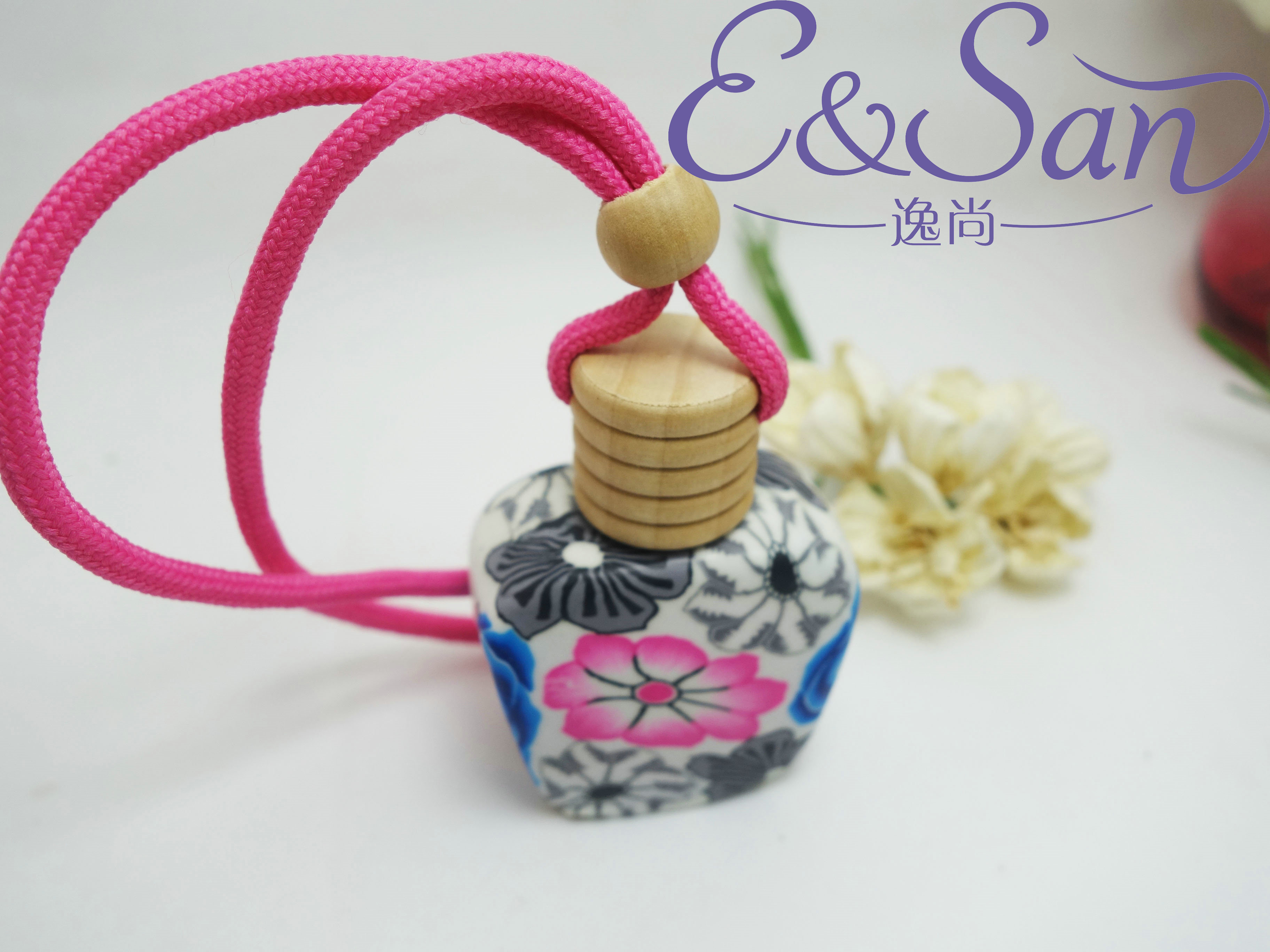 厂家直销爆款RG34-15ML全包软陶香水瓶玻璃汽车挂件产品图