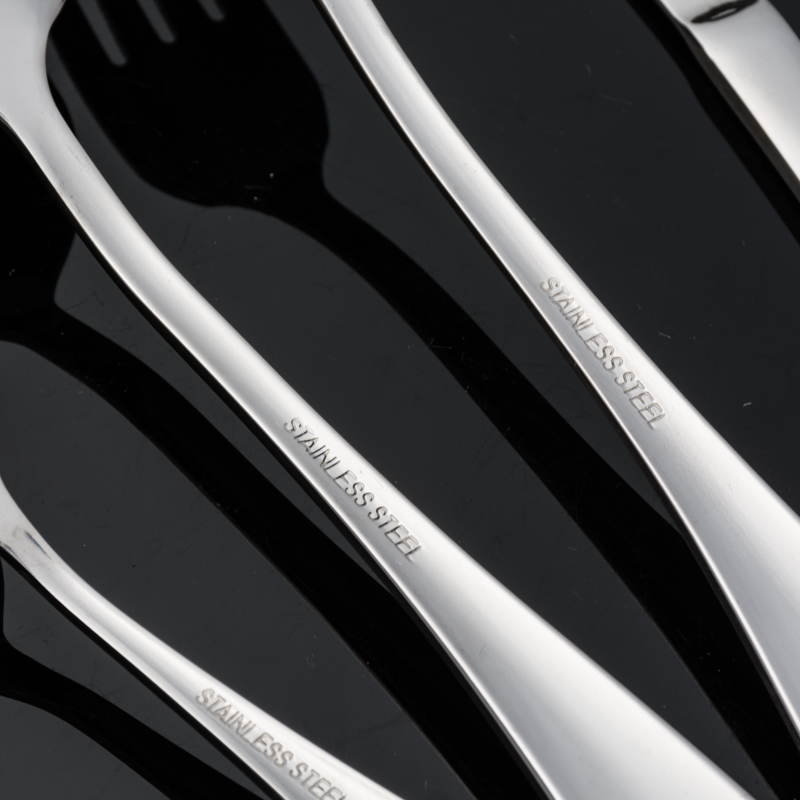1009# High-end stainless Steel thickened steak Western Knife, fork and spoon Set of Four pieces Application Scenario