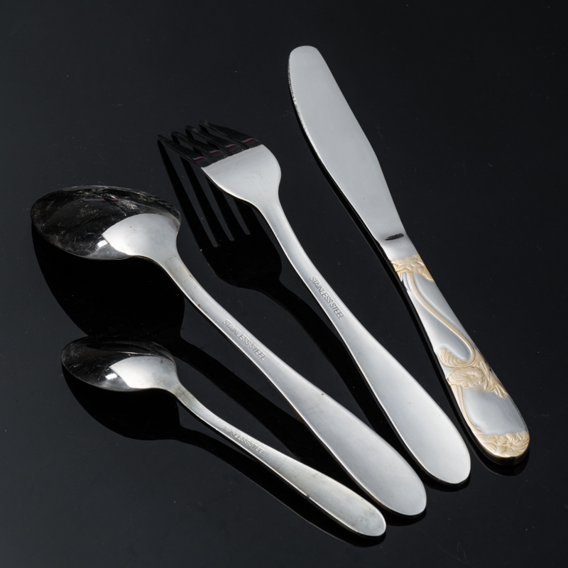 High-end stainless steel thickened steak Western cuisine knife, fork and spoon set, three-piece set, four-piece set gift Application Scenario