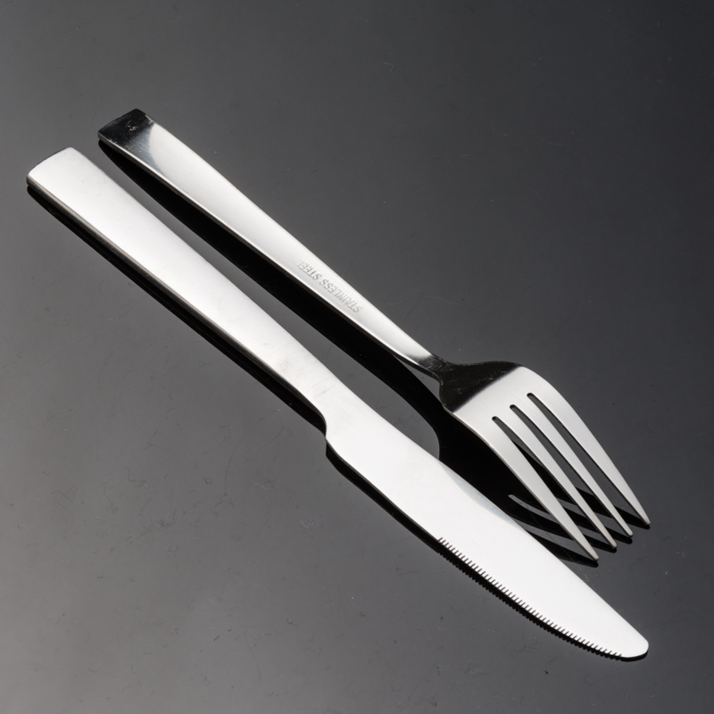 High-end stainless steel gold-plated thickened steak Western cuisine knife, fork and spoon set, three-piece set, four-piece set, gift with craftsmanship engraving Application Scenario