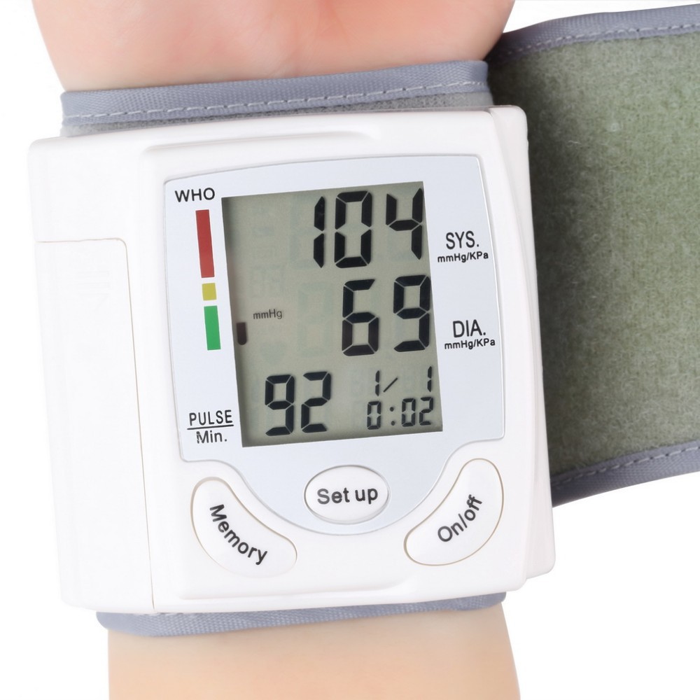 全自动腕式电子血压计 腕式血压计 医疗用品产品图