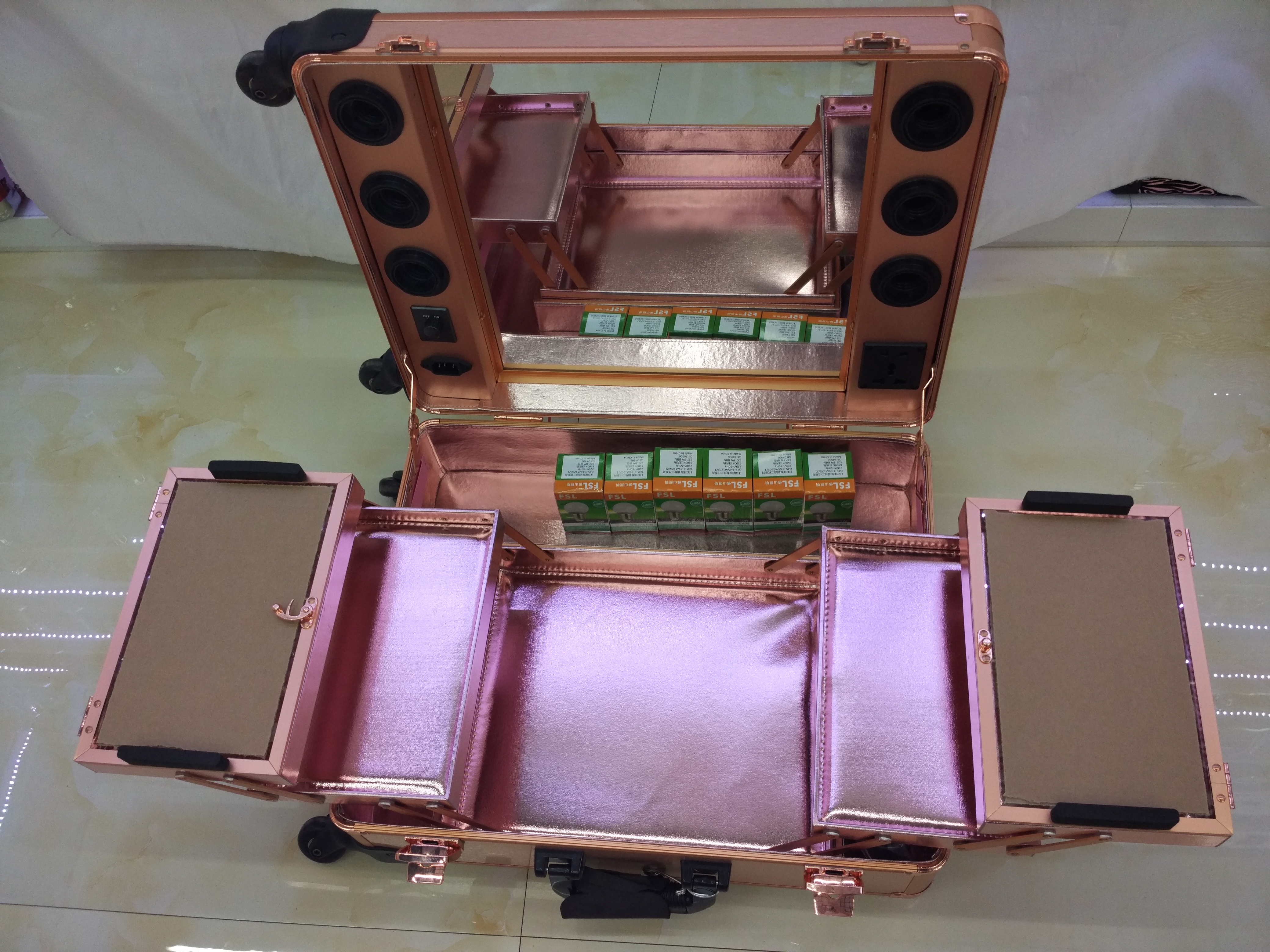 With light makeup case and makeup suitcase makeup case light box makeup artist practical all aluminum universal wheel