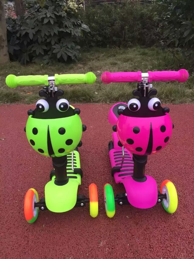 Three in one Caterpillar five in one rice High Children meter high Flash wheel 3-10 scooter three wheel four wheel roller swing walker full figure