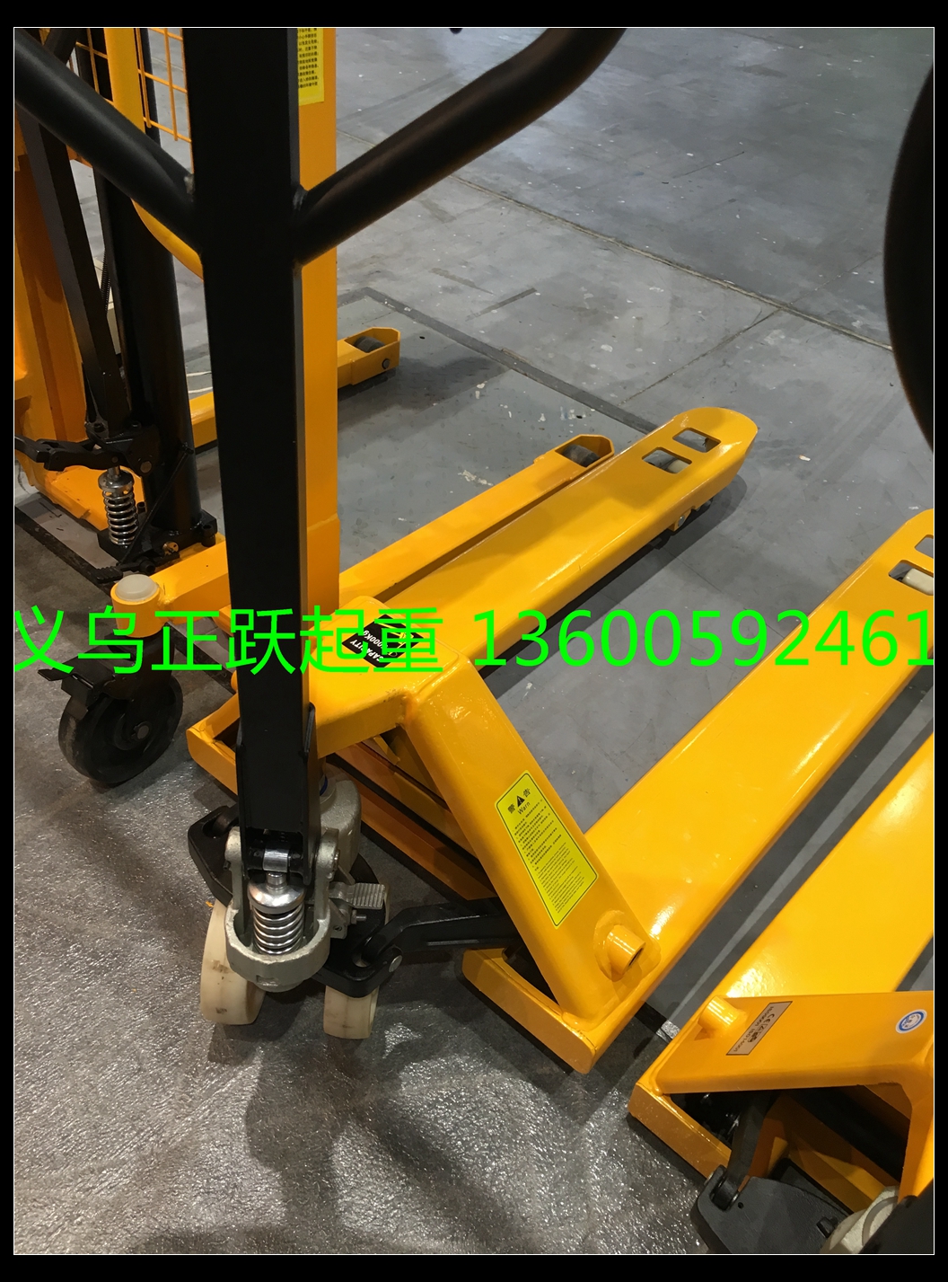 2T/3T载重型手动液压叉车 托盘搬运车 地牛【厂家批发】细节图