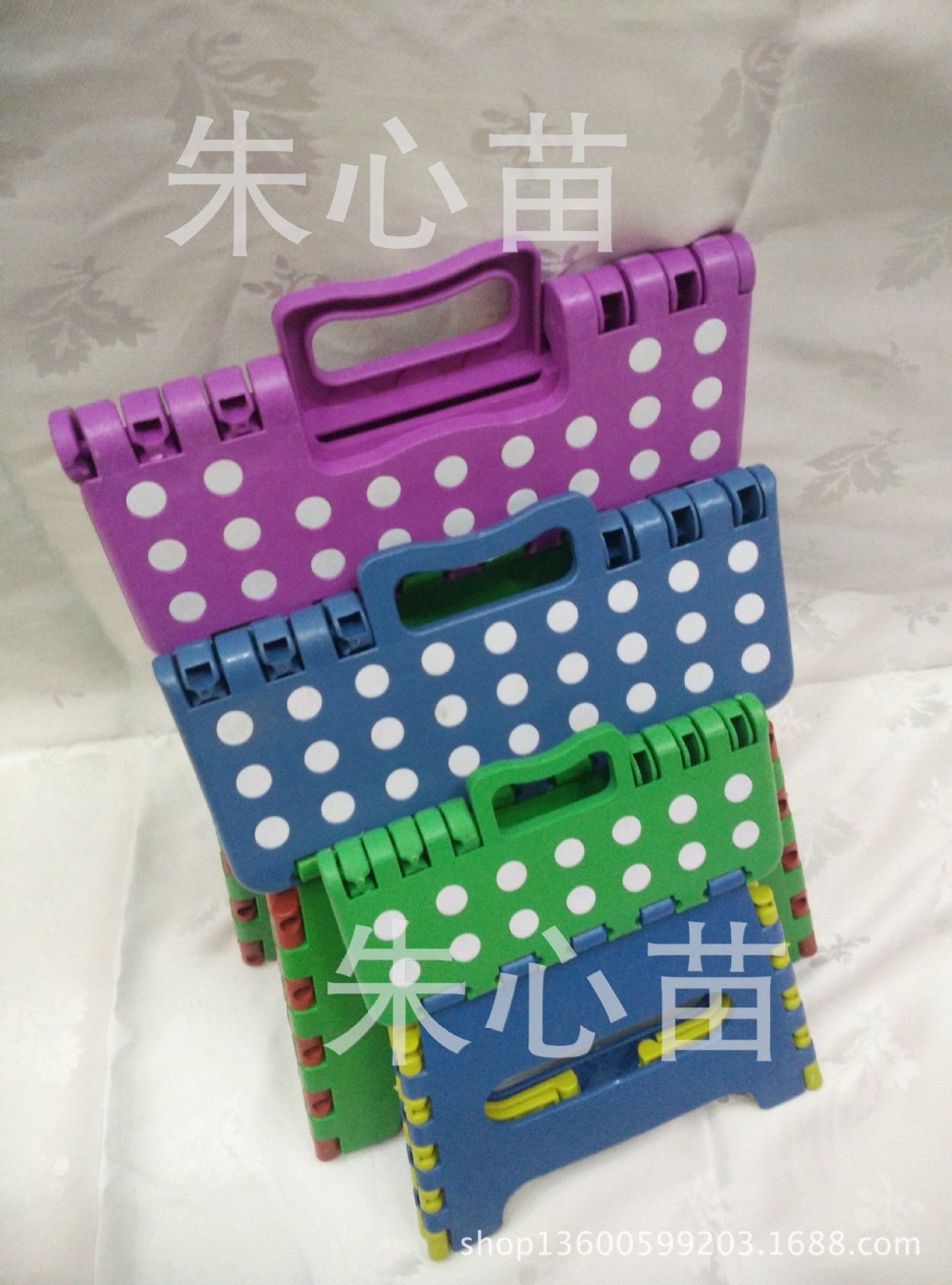 厂家批发大小号便携式塑料折叠凳 塑料卡通凳子 塑料儿童折叠凳