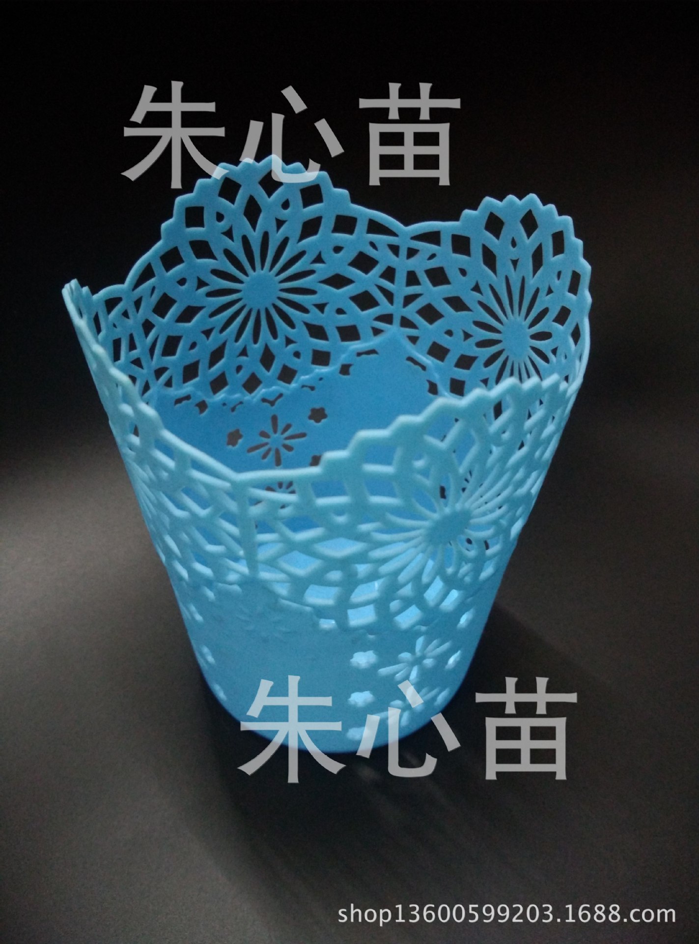 厂家直销 镂空花边圆形笔筒桌面收纳篮 塑料圆形桌面收纳桶细节图