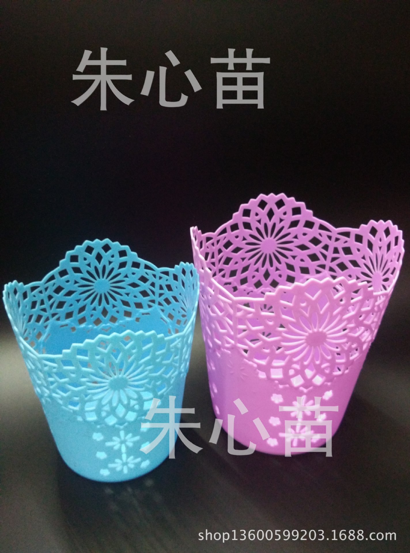 厂家直销 镂空花边圆形笔筒桌面收纳篮 塑料圆形桌面收纳桶产品图