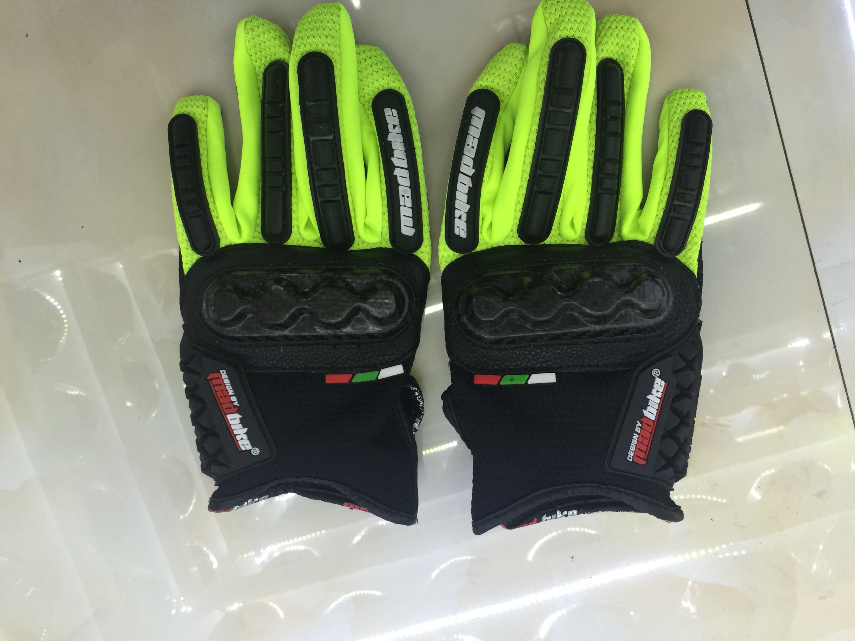 Motorcycle racing gloves Application Scenario