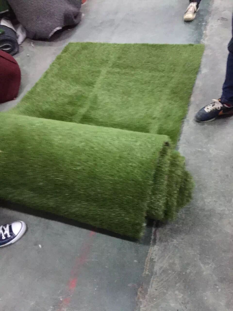 Lawn carpets are suitable for use in school hallways, waterproof, slippery and dust proof in front of stores