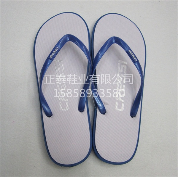 Wholesale edge-trimmed men's flip-flops on the beach from the manufacturer