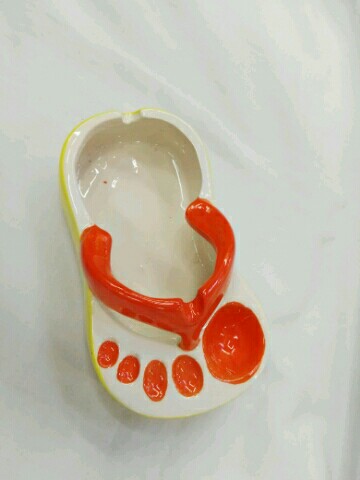 家用烟灰缸实物图