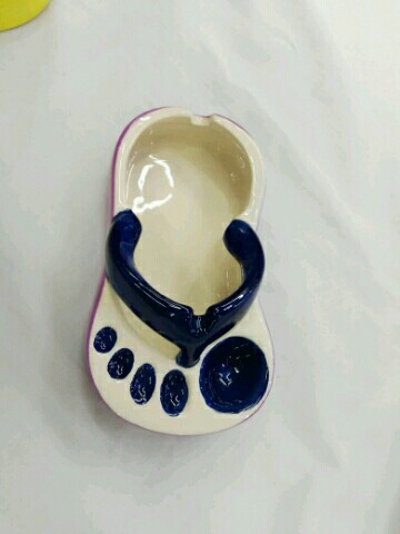 2016新款陶瓷脚丫个性烟灰缸 工艺礼品产品图