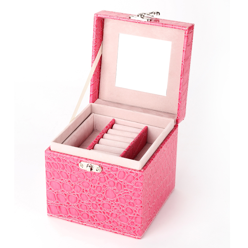 Guanya GUNAYA Crocodile pattern three-layer leather jewelry box with mirror multi-layer hand-held jewelry box Application Scenario