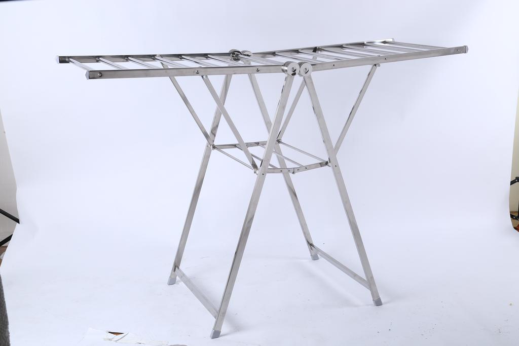 折叠落地不锈钢衣架产品图