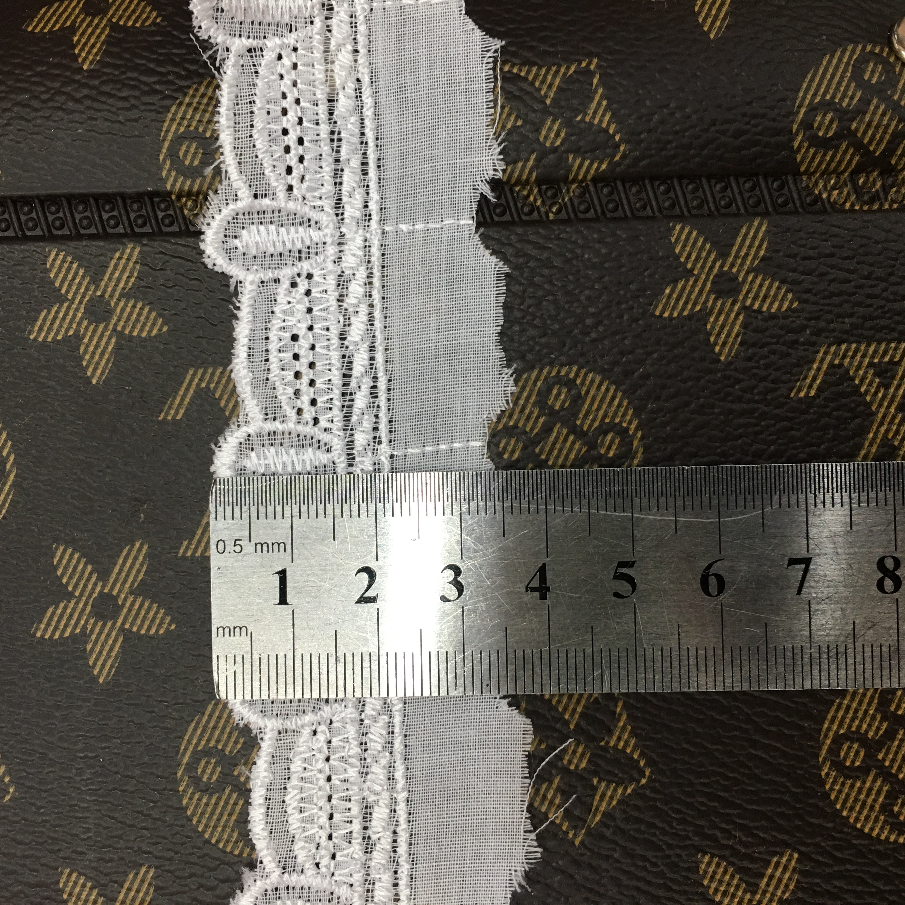 华玲花边现货供应水溶花边TC布刺绣 围巾袜子服装辅料