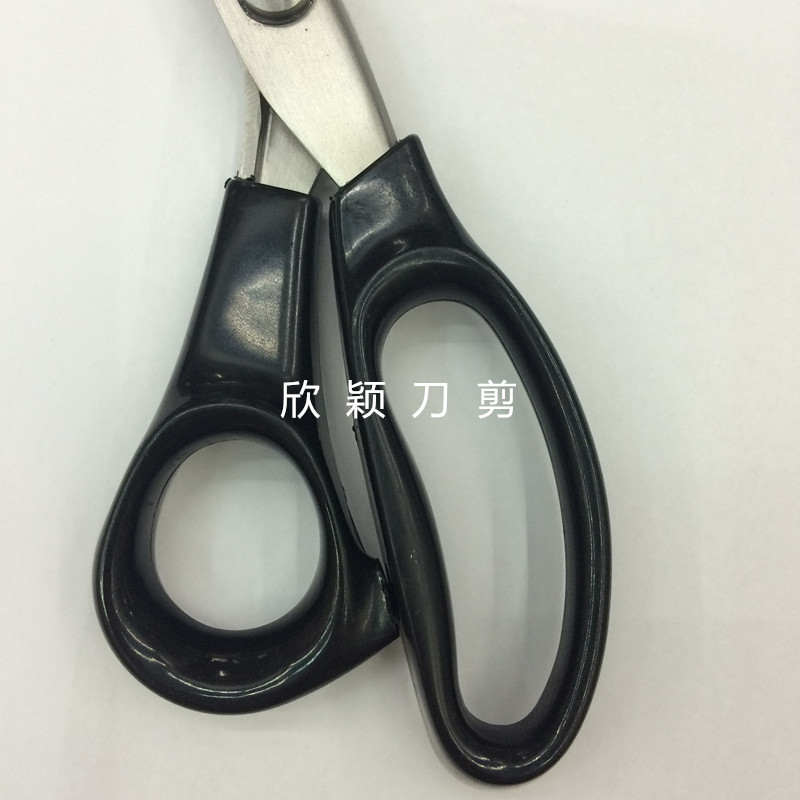 Fabric Scissors With Triangular Teeth Wavy Pattern Scissors Fabric Scissors Scissors Application Scenario