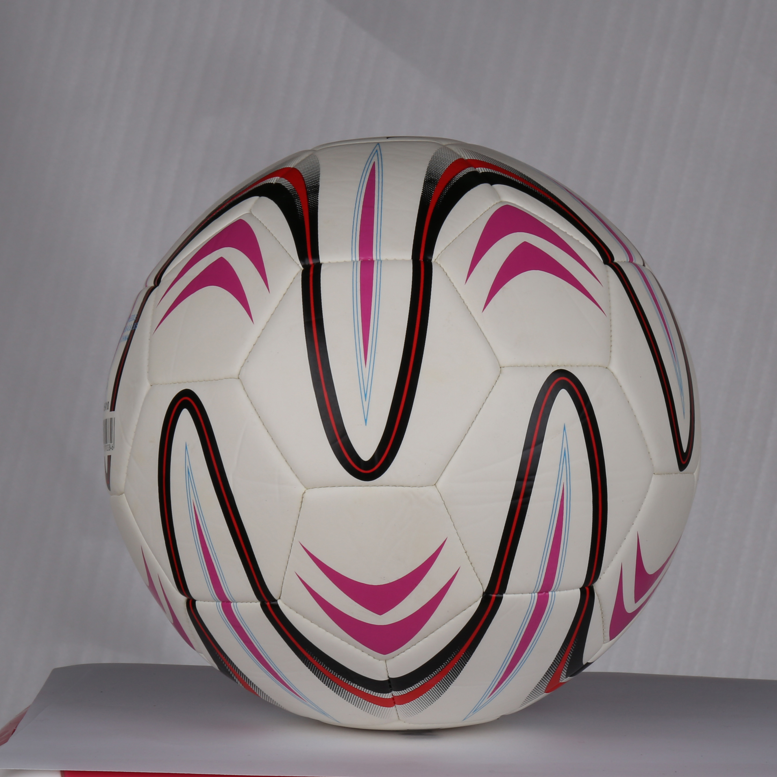 TPU 材质5号机缝足球 布胆 亮面标准比赛训练运动足球批发产品图