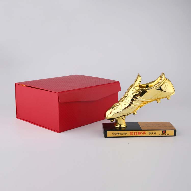 Customized football souvenir trophy for the 2016 UEFA European Championship Golden Boot and the European League Top Scorer Award Application Scenario