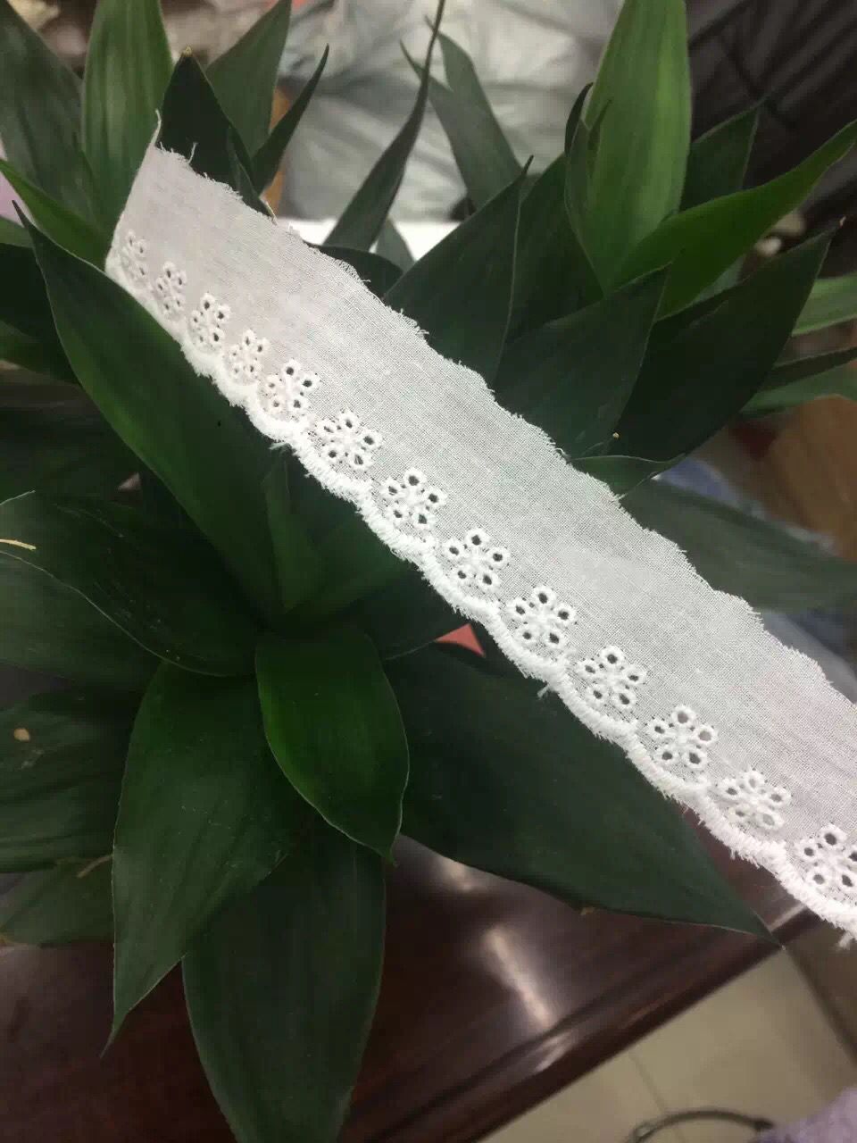 In stock: lace, water-soluble lace, mesh fabric, lace, cotton fabric, cotton thread, lace, TC mesh fabric, embroidered lace, clothing accessories details Picture