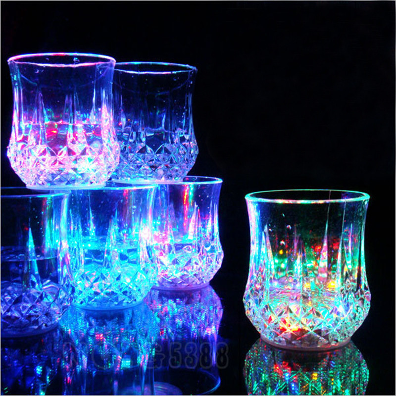 When water is poured, the sensor cup lights up, the seven-color color-changing and luminous pineapple cup, the colored light cup, the luminous wine cup, and the KTV ice cup Specification image