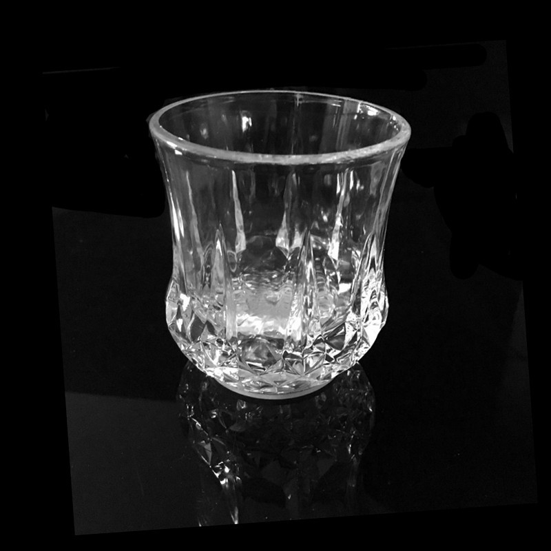 When water is poured, the sensor cup lights up, the seven-color color-changing and luminous pineapple cup, the colored light cup, the luminous wine cup, and the KTV ice cup Application Scenario