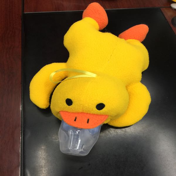 宝宝奶瓶保温套毛绒小黄鸭卡通动物保暖套防摔防爆保护袋通用图