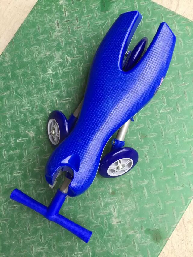 儿童助力车/扭扭车/三轮车产品图